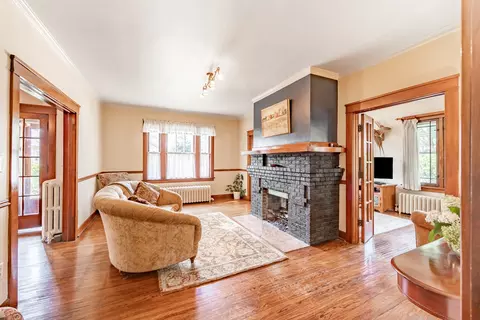 Living - 650 Park St, Elgin, IL 60120 photo 3 of 7