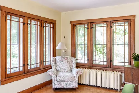 Living - 650 Park St, Elgin, IL 60120 photo 7 of 7