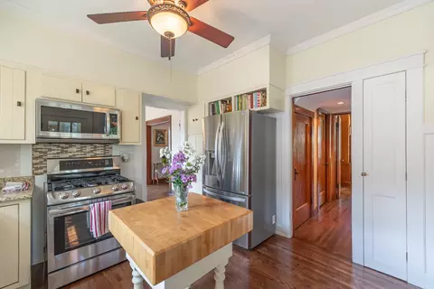 Kitchen - 650 Park St, Elgin, IL 60120 photo 2 of 3