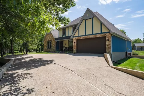 1 Timber Creek Ct, Towanda, IL 61776