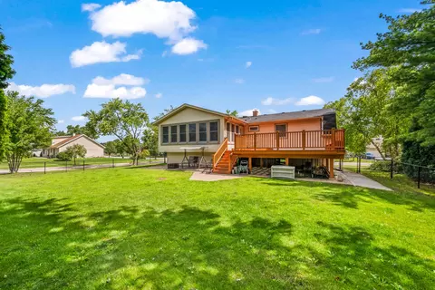 3590 Winston Dr, Hoffman Estates, IL 60192 photo 2