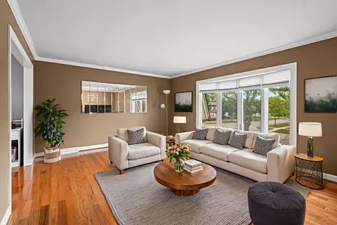3590 Winston Dr, Hoffman Estates, IL 60192 photo 4