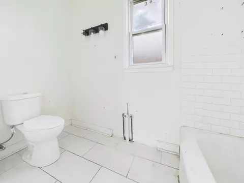 Bath - 19 E 102nd Pl, Chicago, IL 60628 photo 1 of 2