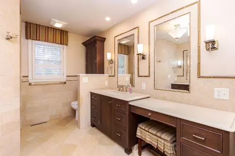 Bath - 2001 Cloud St, Bloomington, IL 61701 photo 1 of 13