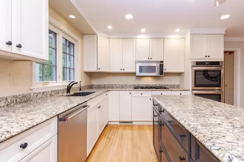 Kitchen - 2001 Cloud St, Bloomington, IL 61701 photo 6 of 6