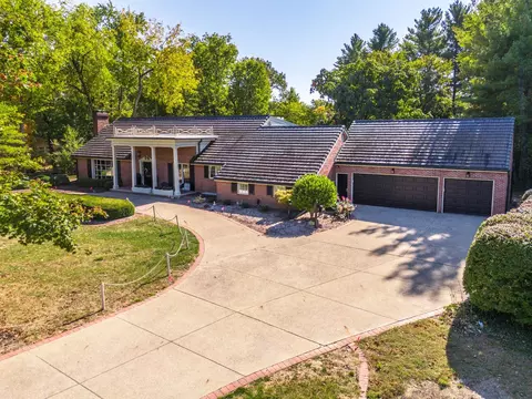 2001 Cloud St, Bloomington, IL 61701
