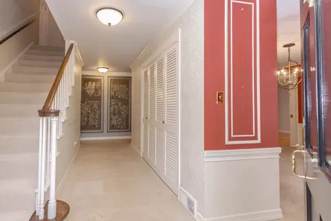 Entry Way - 2001 Cloud St, Bloomington, IL 61701 photo 2 of 7