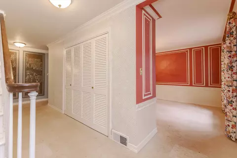 Entry Way - 2001 Cloud St, Bloomington, IL 61701 photo 3 of 7