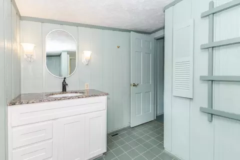 Bath - 2001 Cloud St, Bloomington, IL 61701 photo 7 of 13