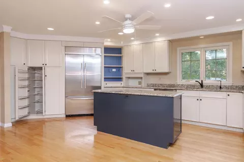 Kitchen - 2001 Cloud St, Bloomington, IL 61701 photo 4 of 6