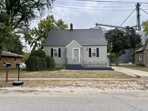 417 W Garfield Ave, Cissna Park, IL 60924