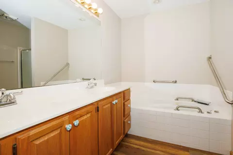 Bath - 1414 Tamarack Cc Trl # B, Normal, IL 61761 photo 3 of 4