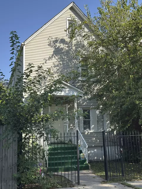 2020 W 69th Pl, Chicago, IL 60636