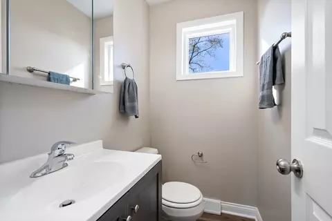 Bath - Undisclosed, Des Plaines, IL 60016 photo 3 of 3