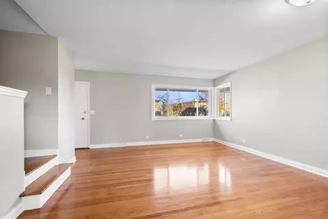 Living - Undisclosed, Des Plaines, IL 60016 photo 1 of 3