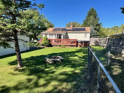 Exterior - 5107 Willow Ln, Mchenry, IL 60050 photo 8 of 10
