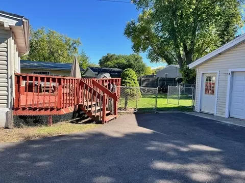 Exterior - 5107 Willow Ln, Mchenry, IL 60050 photo 6 of 10