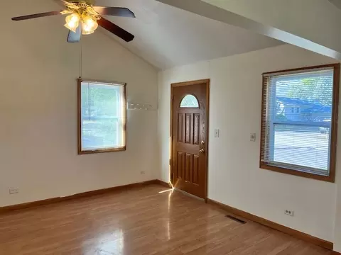 Living - 5107 Willow Ln, Mchenry, IL 60050 photo 4 of 5