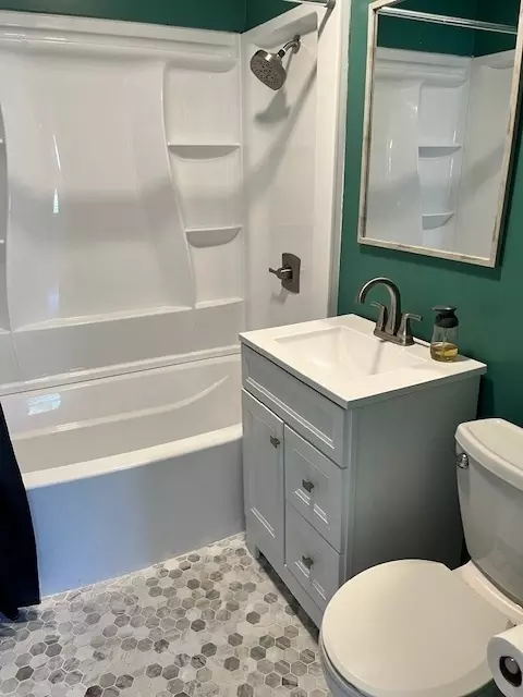 Bath - 5107 Willow Ln, Mchenry, IL 60050 photo 1 of 1