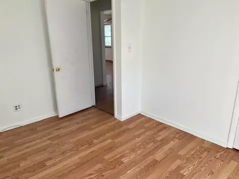 Bedroom - 5107 Willow Ln, Mchenry, IL 60050 photo 2 of 5