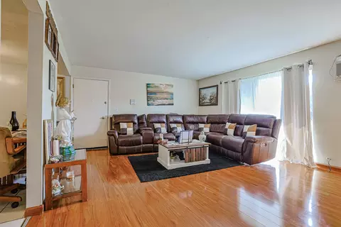 Living - 19380 Wolf Rd #6, Mokena, IL 60448 photo 1 of 3