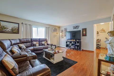 Living - 19380 Wolf Rd #6, Mokena, IL 60448 photo 2 of 3