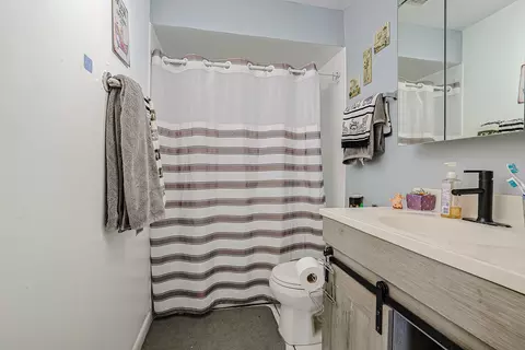 Bath - 19380 Wolf Rd #6, Mokena, IL 60448 photo 1 of 1