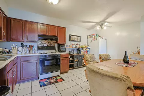 Kitchen - 19380 Wolf Rd #6, Mokena, IL 60448 photo 2 of 2