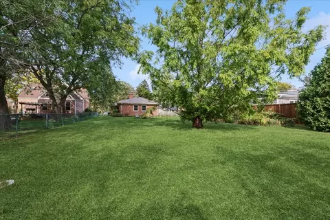 Exterior - 1485 E Forest Ave, Des Plaines, IL 60018 photo 4 of 5