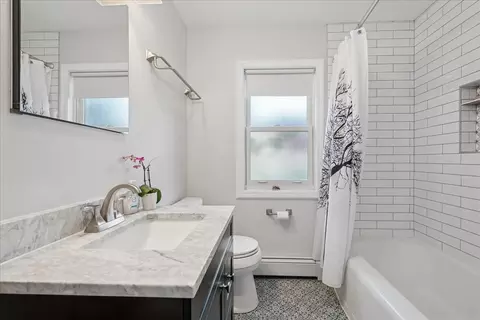 Bath - 1485 E Forest Ave, Des Plaines, IL 60018 photo 1 of 1