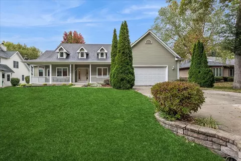 11605 Ellwood Greens Rd, Genoa, IL 60135