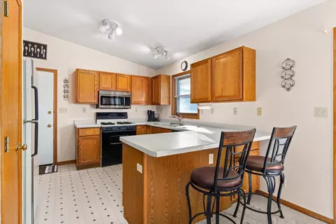 Kitchen - 2636 Little Bluestem Rd, Morris, IL 60450 photo 1 of 2
