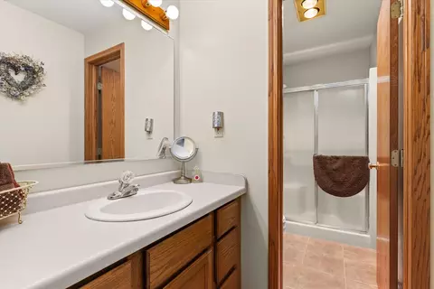 Bath - 2636 Little Bluestem Rd, Morris, IL 60450 photo 2 of 3