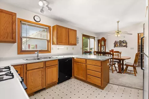 Kitchen - 2636 Little Bluestem Rd, Morris, IL 60450 photo 2 of 2