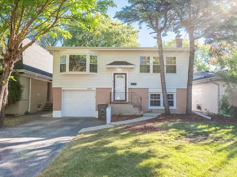 1355 S Dunton Ave, Arlington Heights, IL 60005