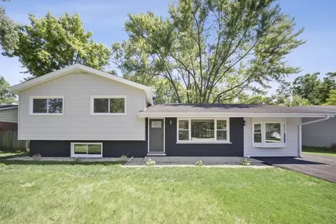 22 W633 Burr Oak Dr, Glen Ellyn, IL 60137