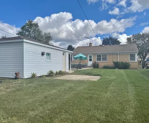 Exterior - 1440 S 4th Ave, Des Plaines, IL 60018 photo 10 of 11