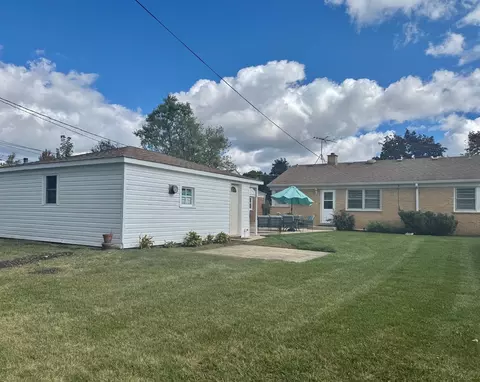 Exterior - 1440 S 4th Ave, Des Plaines, IL 60018 photo 11 of 11