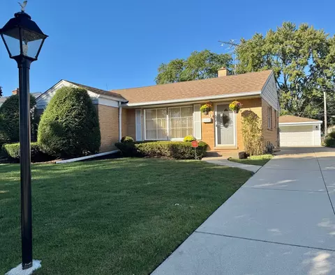 Exterior - 1440 S 4th Ave, Des Plaines, IL 60018 photo 2 of 11