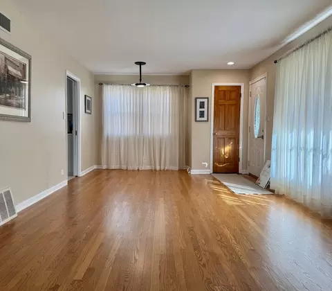 Living - 1440 S 4th Ave, Des Plaines, IL 60018 photo 3 of 5