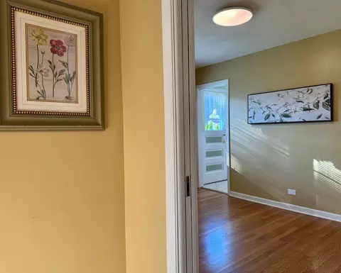 Entry Way - 1440 S 4th Ave, Des Plaines, IL 60018 photo 2 of 2