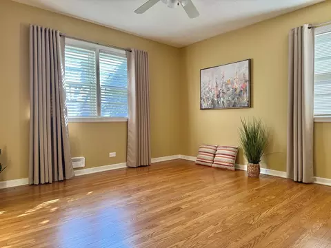 Bedroom - 1440 S 4th Ave, Des Plaines, IL 60018 photo 1 of 2