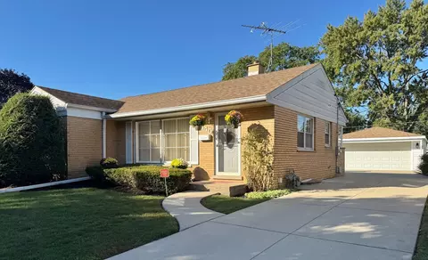 Exterior - 1440 S 4th Ave, Des Plaines, IL 60018 photo 5 of 11