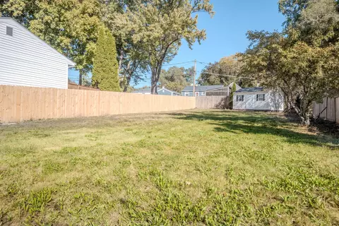 835 N Bennett St, Geneva, IL 60134