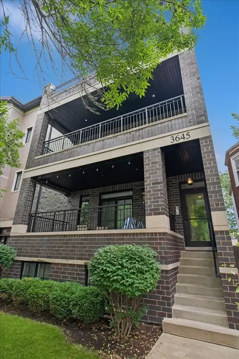 3645 N Damen Ave #3, Chicago, IL 60618