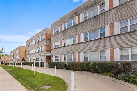 4949 Church St #107, Skokie, IL 60077
