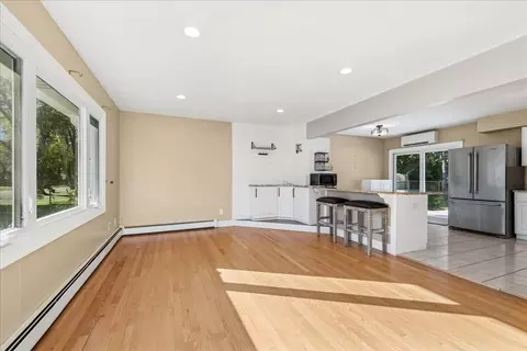 Living - 208 S River Rd, Fox River Grove, IL 60021 photo 1 of 4