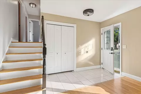 Entry Way - 208 S River Rd, Fox River Grove, IL 60021 photo 1 of 1