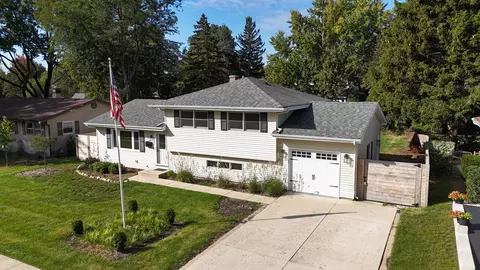 View/Area - 208 S River Rd, Fox River Grove, IL 60021 photo 1 of 14
