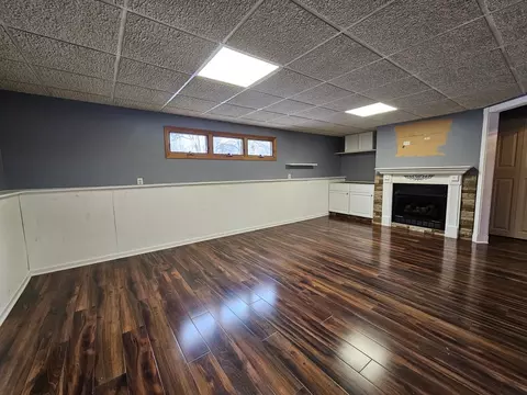 Living - 208 S River Rd, Fox River Grove, IL 60021 photo 4 of 4